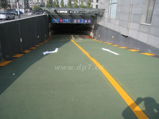 鋪砂止滑坡道地坪-歐進建材www.babeiqijm.cn